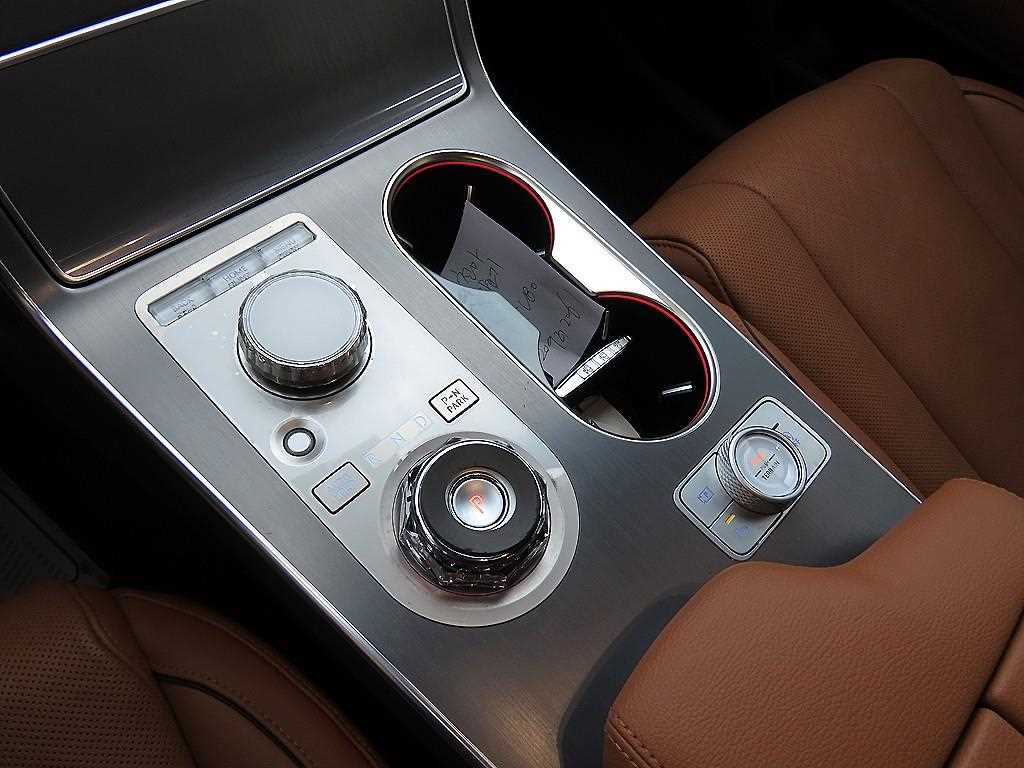 Genesis GV80 — photo 11