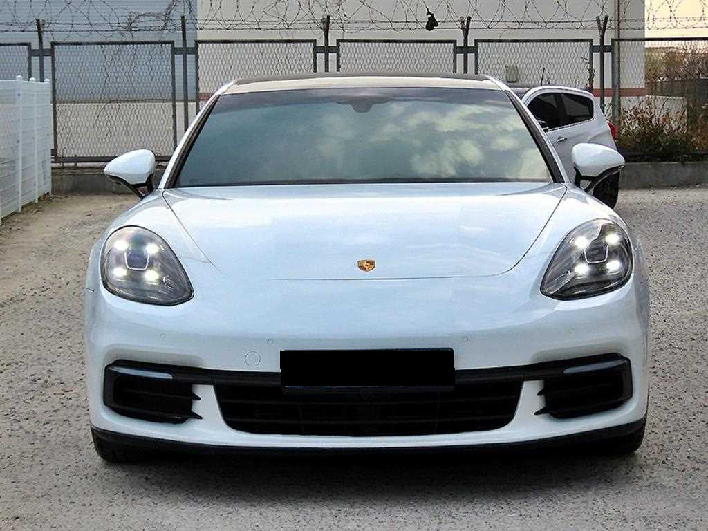 Porsche Panamera — photo 01