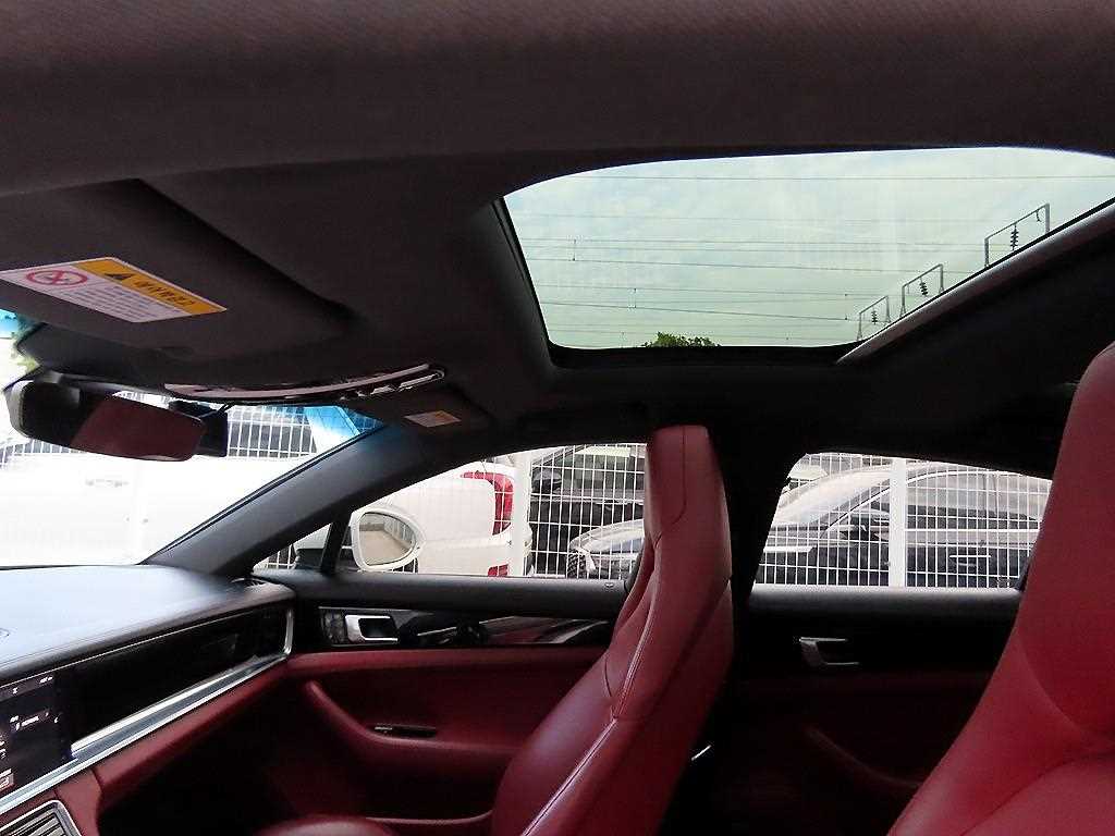 Porsche Panamera — photo 16