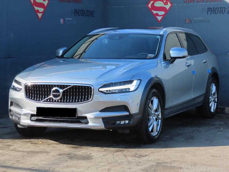 Volvo V90 — photo 01