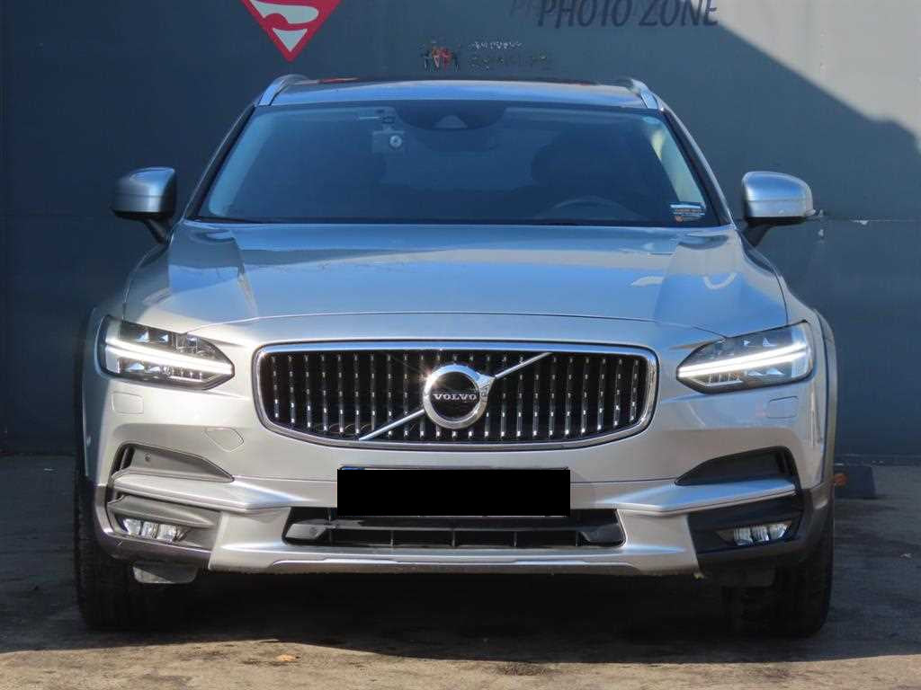 Volvo V90 — photo 02