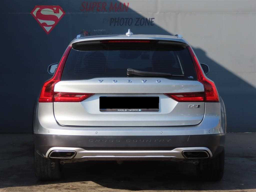 Volvo V90 — photo 04