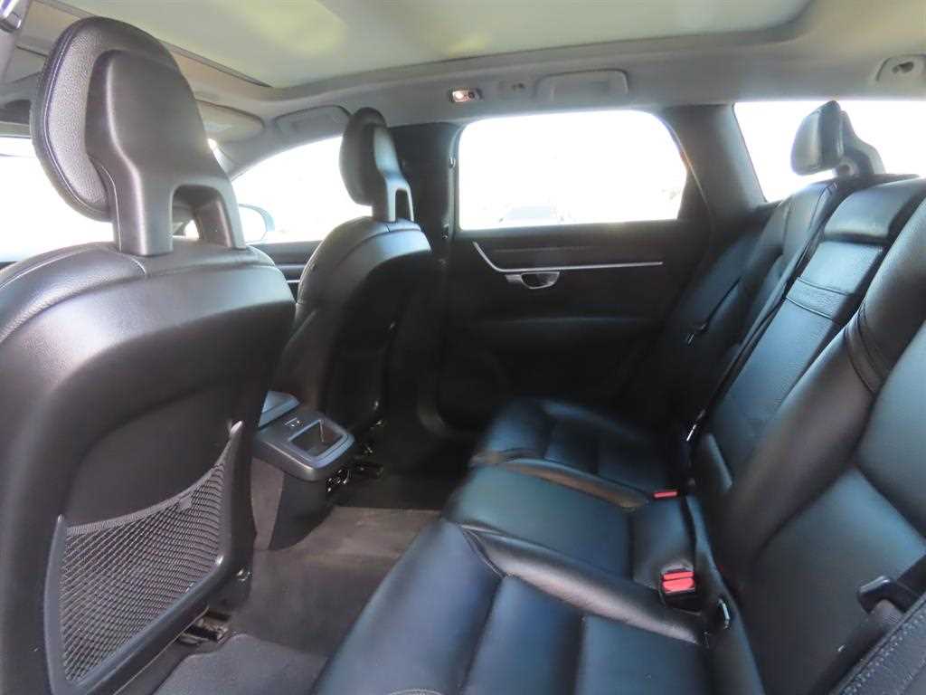 Volvo V90 — photo 06