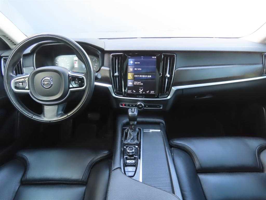 Volvo V90 — photo 08