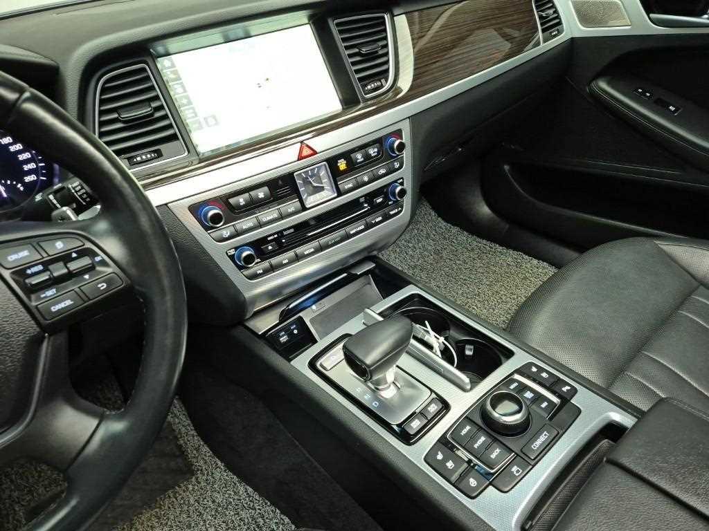 Genesis G80 — photo 10