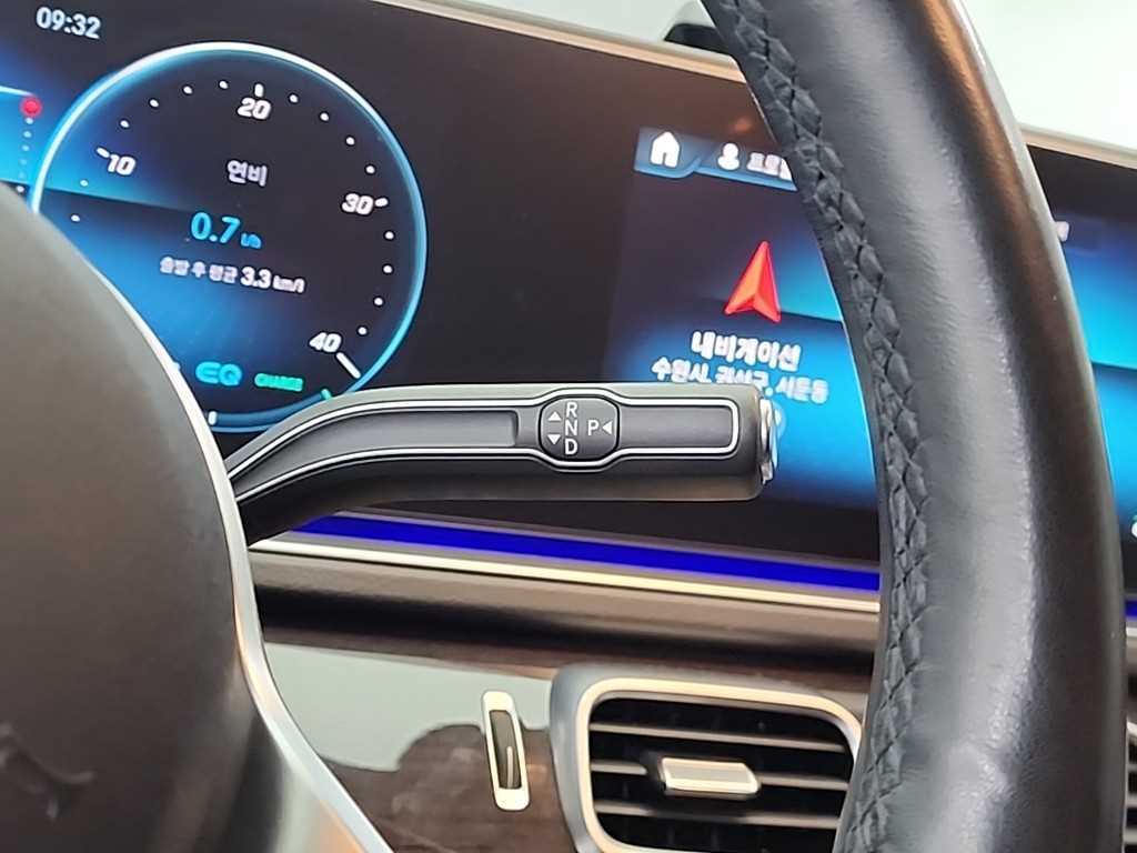 Mercedes-Benz GLE-Class — photo 08