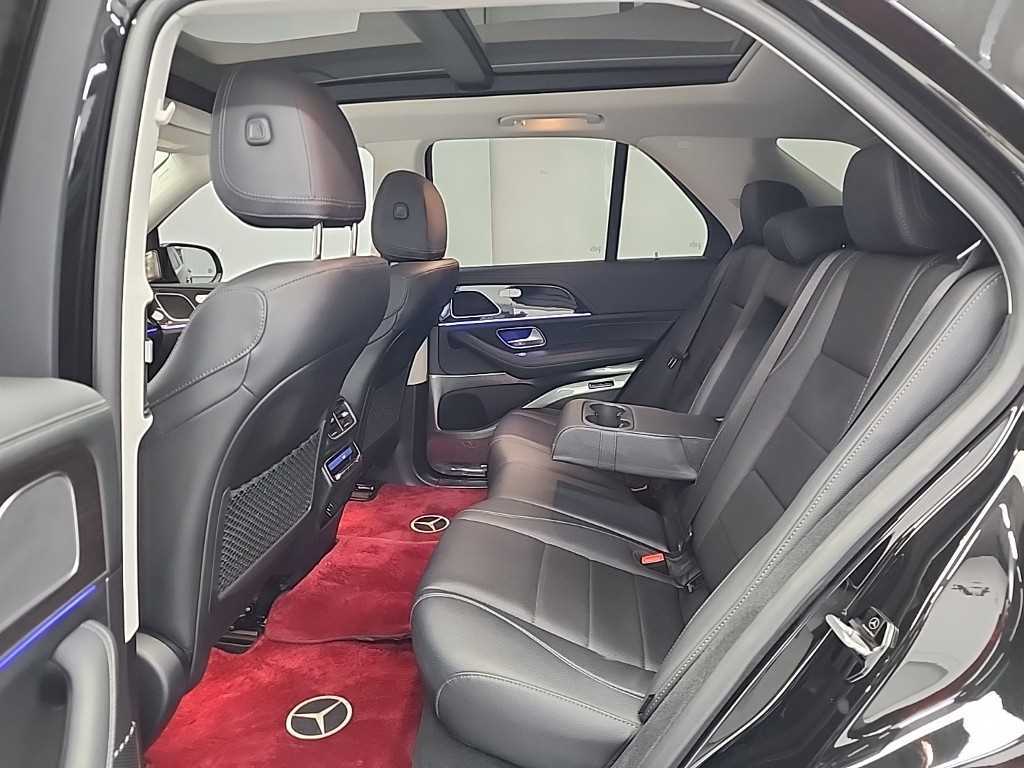 Mercedes-Benz GLE-Class — photo 12