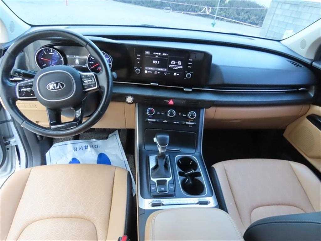 Kia Carnival — photo 09