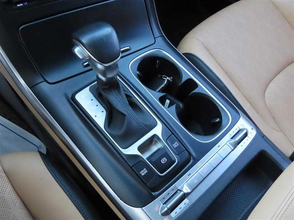 Kia Carnival — photo 17