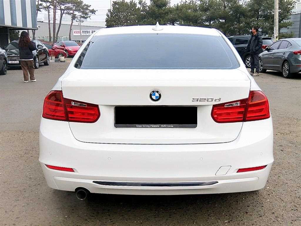 BMW 3-Series — photo 04