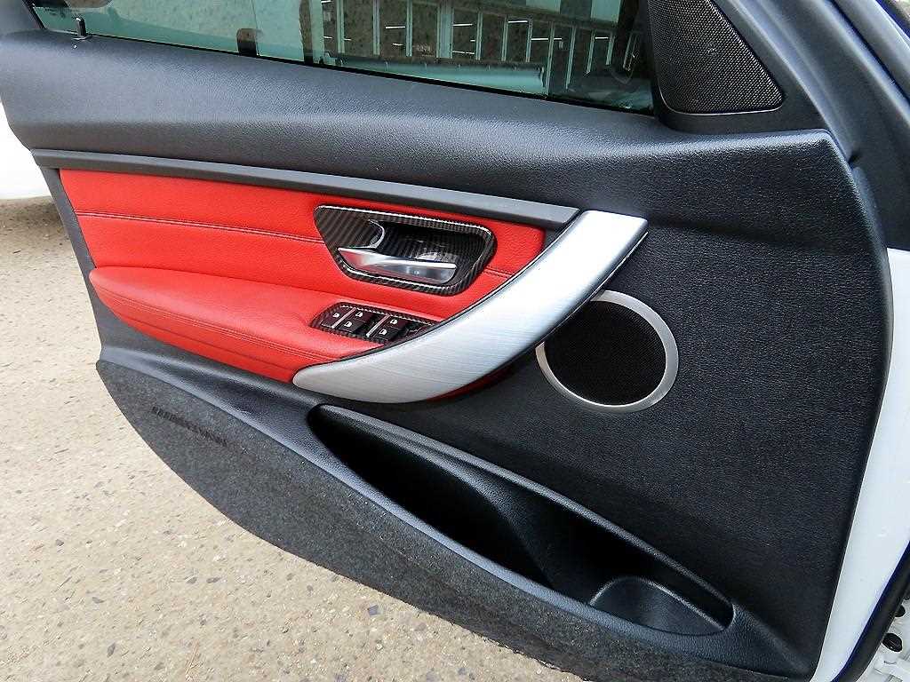BMW 3-Series — photo 12