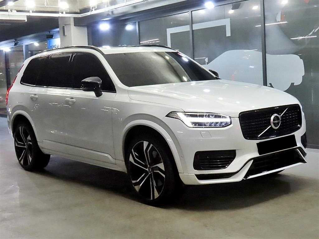 Volvo XC90 — photo 01