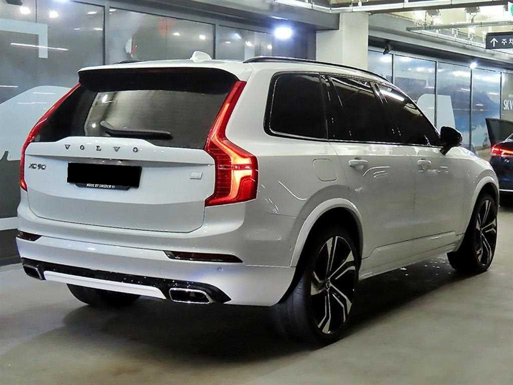 Volvo XC90 — photo 04