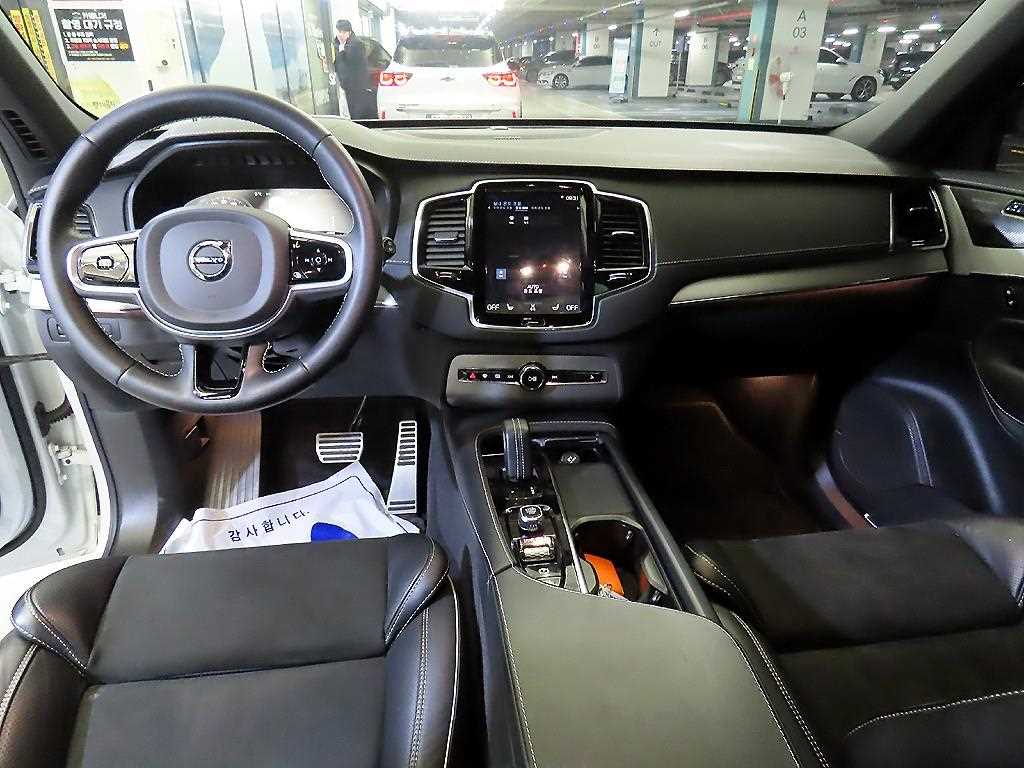 Volvo XC90 — photo 10