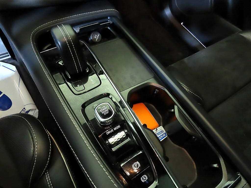 Volvo XC90 — photo 12