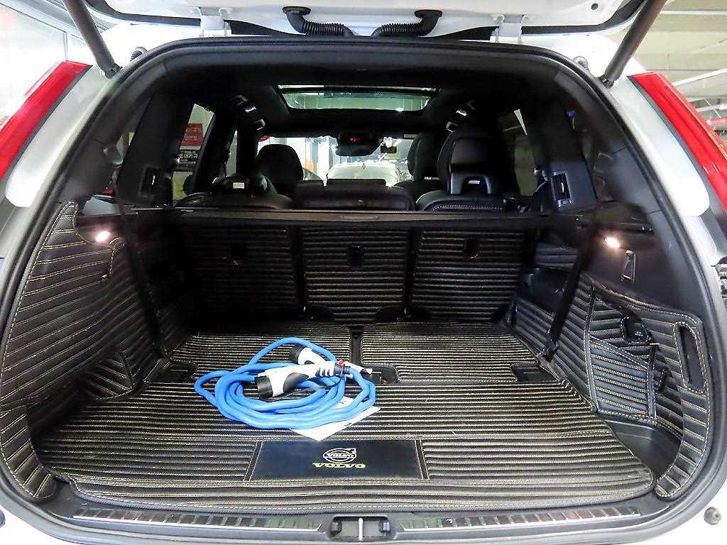 Volvo XC90 — photo 17