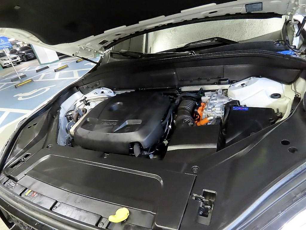 Volvo XC90 — photo 19