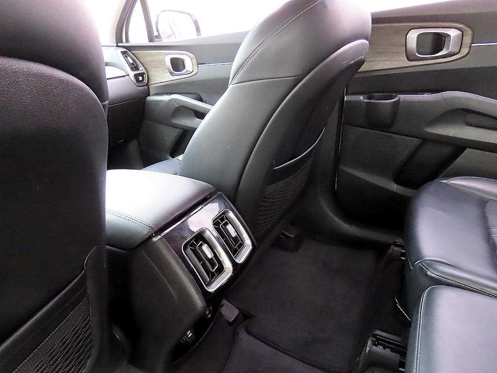 Kia Sorento — photo 17