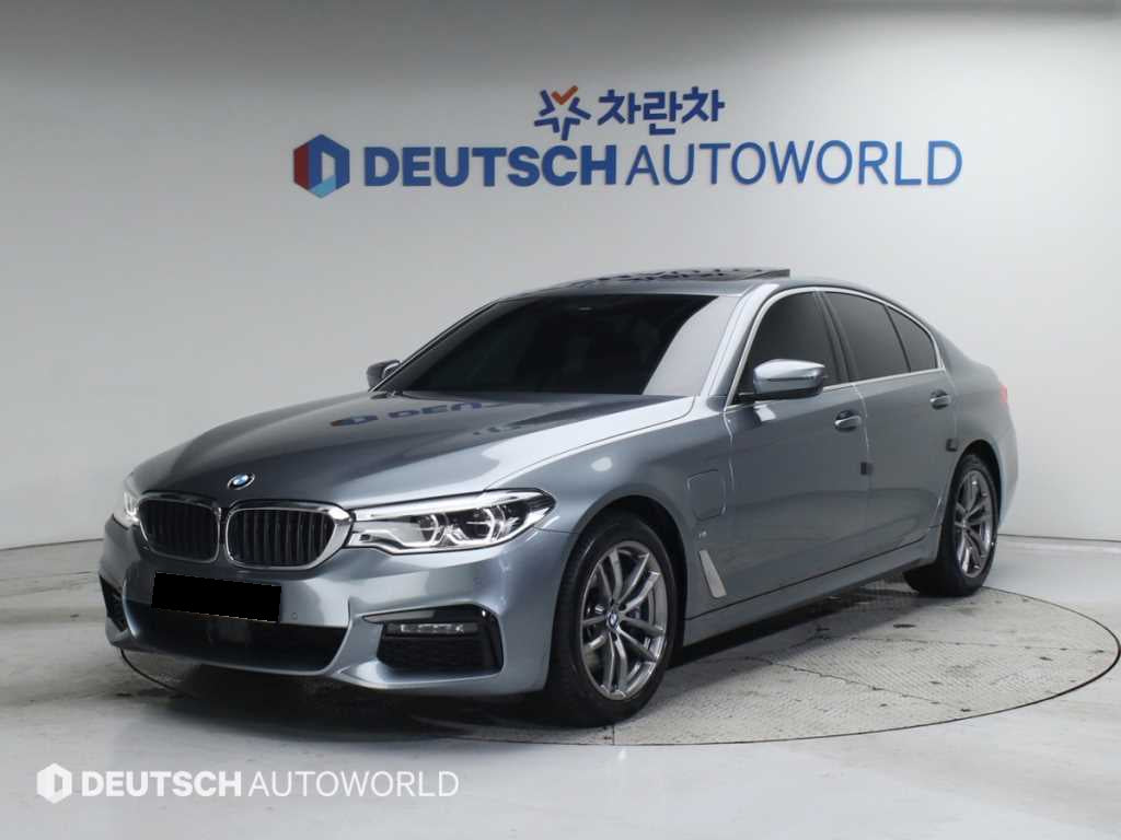 BMW 5-Series — photo 01