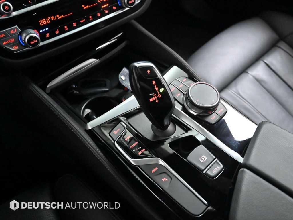 BMW 5-Series — photo 09