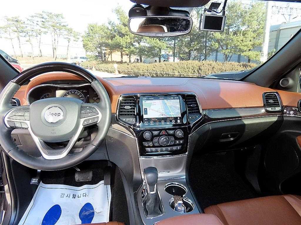Jeep Cherokee — photo 07