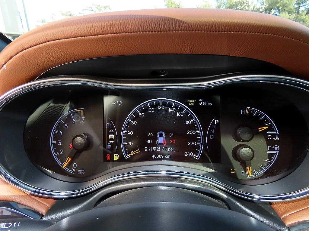 Jeep Cherokee — photo 09