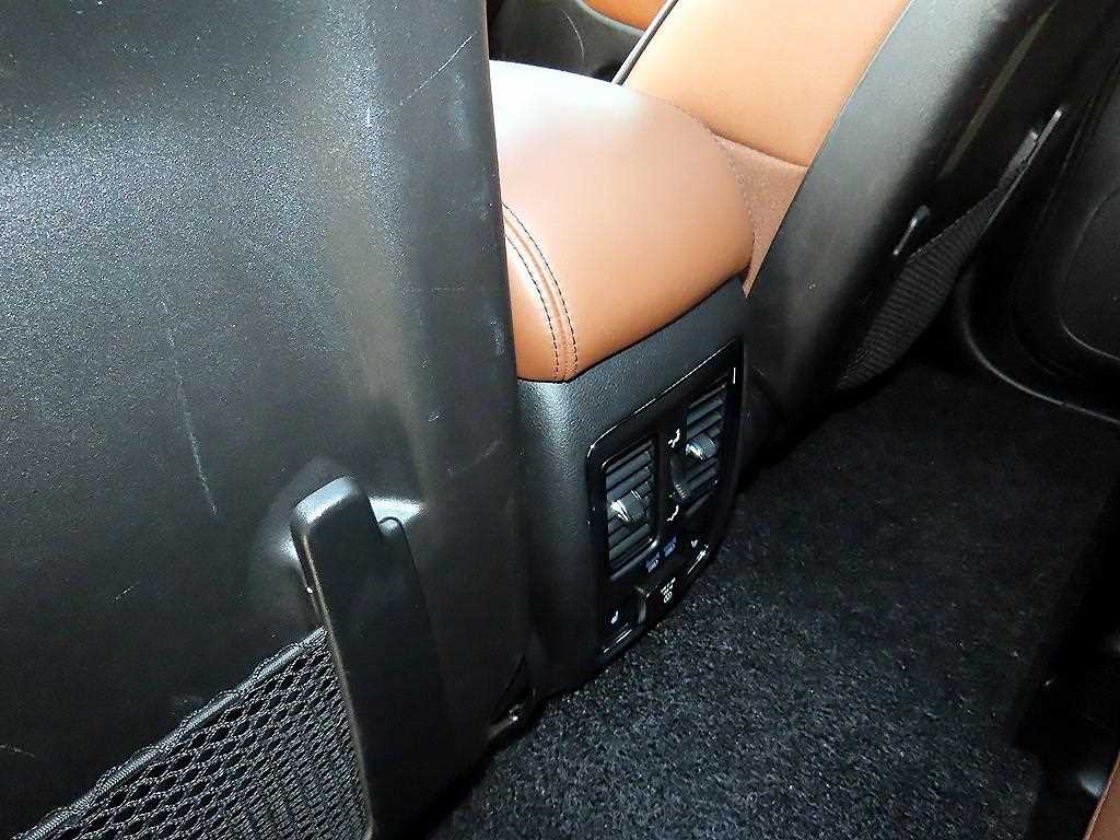 Jeep Cherokee — photo 15