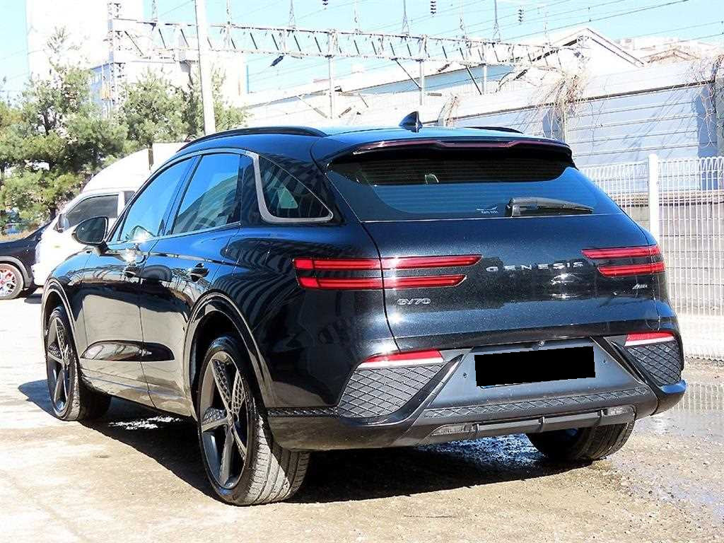 Genesis GV70 — photo 03