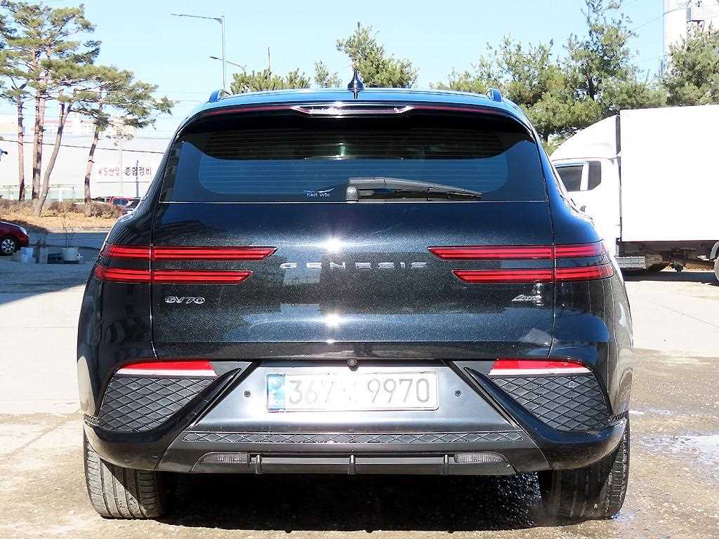 Genesis GV70 — photo 04
