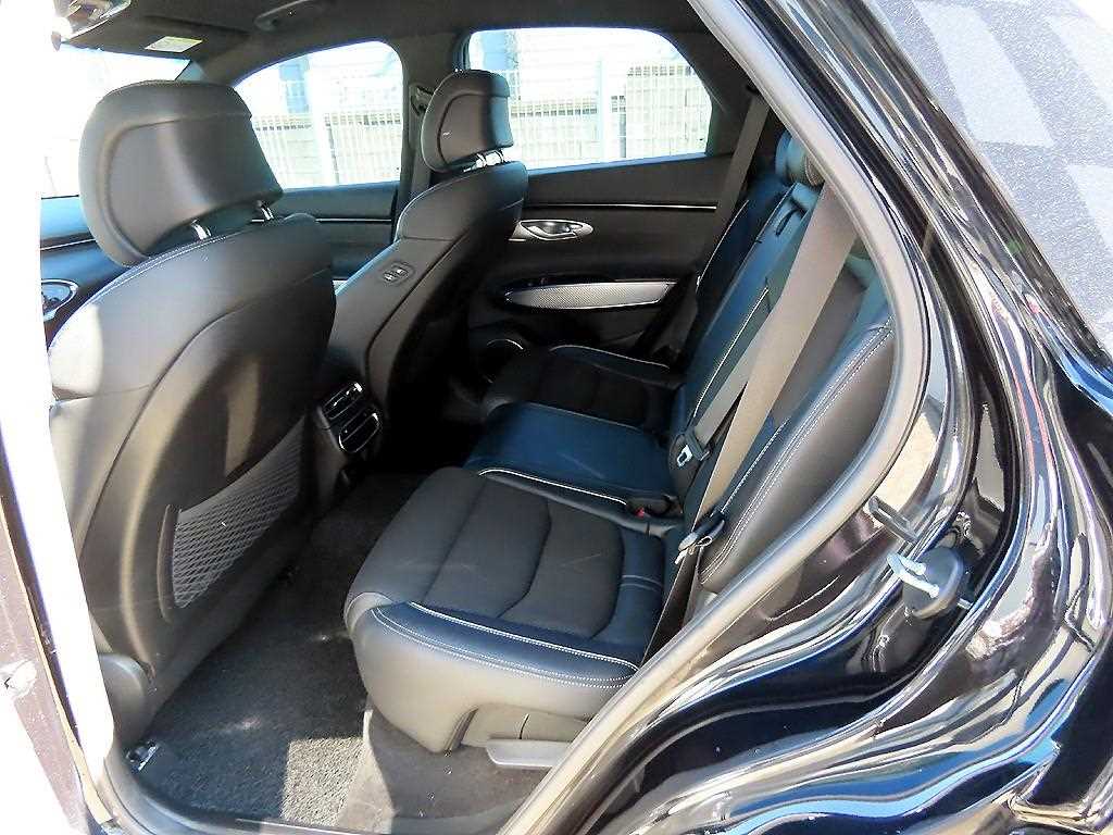 Genesis GV70 — photo 06