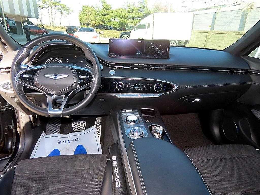 Genesis GV70 — photo 07