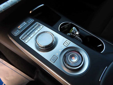 Genesis GV70 — photo 11