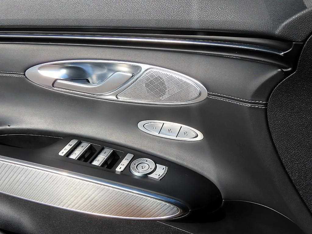 Genesis GV70 — photo 12