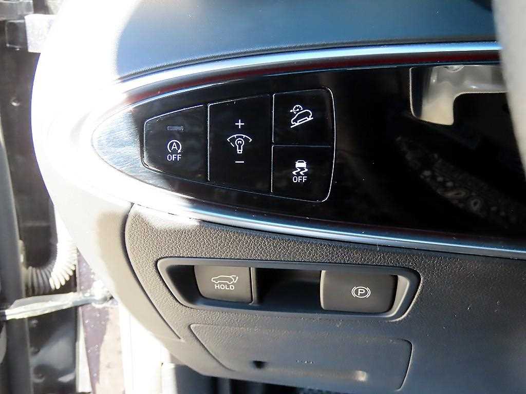 Genesis GV70 — photo 13