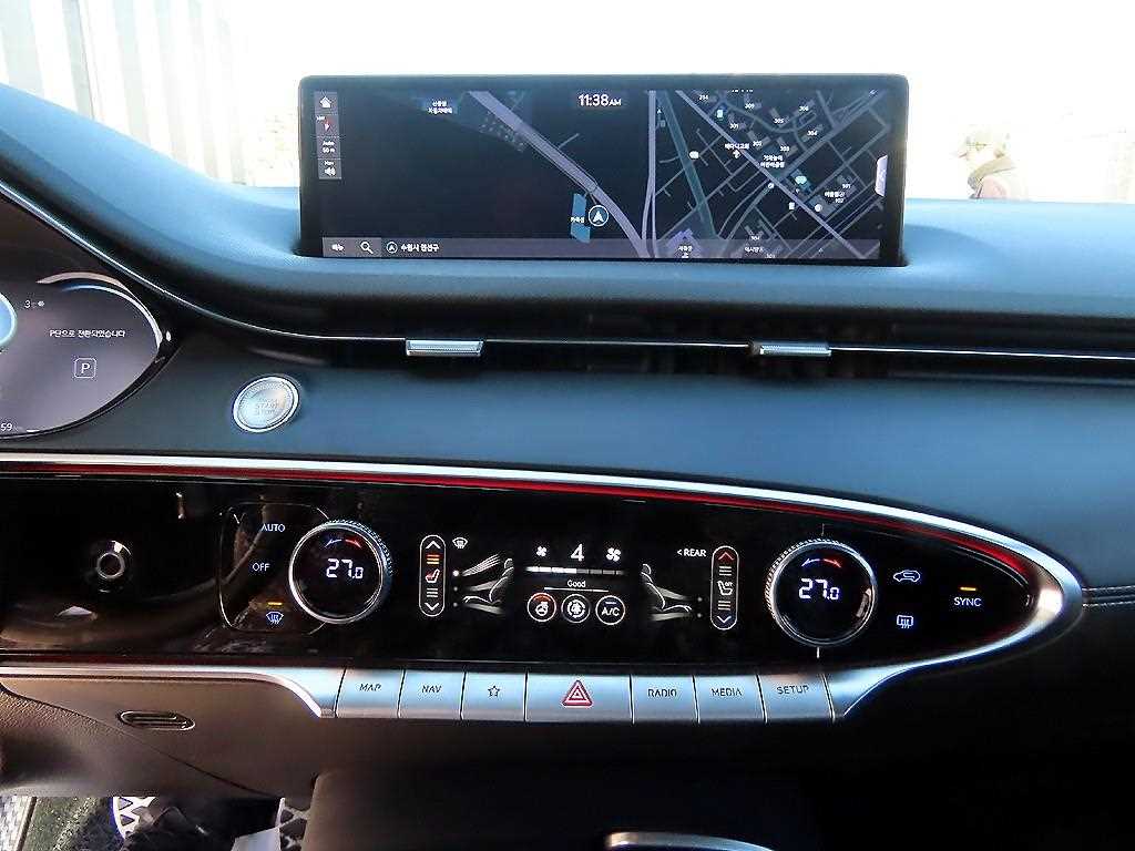 Genesis GV70 — photo 14