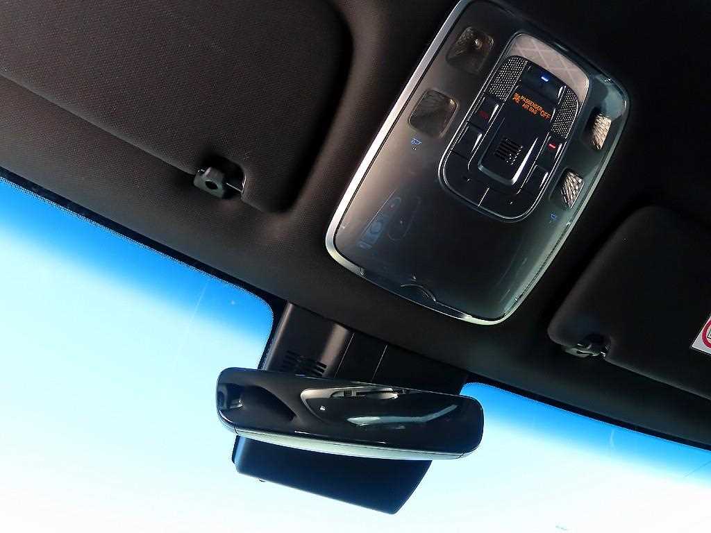 Genesis GV70 — photo 16