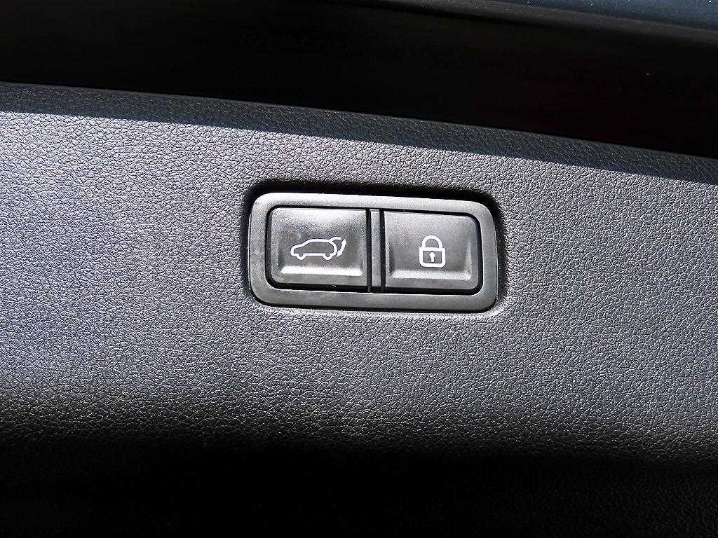 Genesis GV70 — photo 18