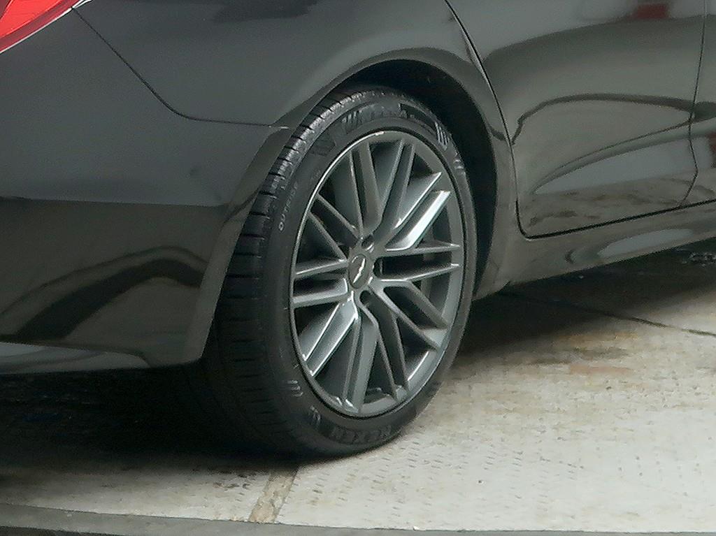 Genesis G70 — photo 08