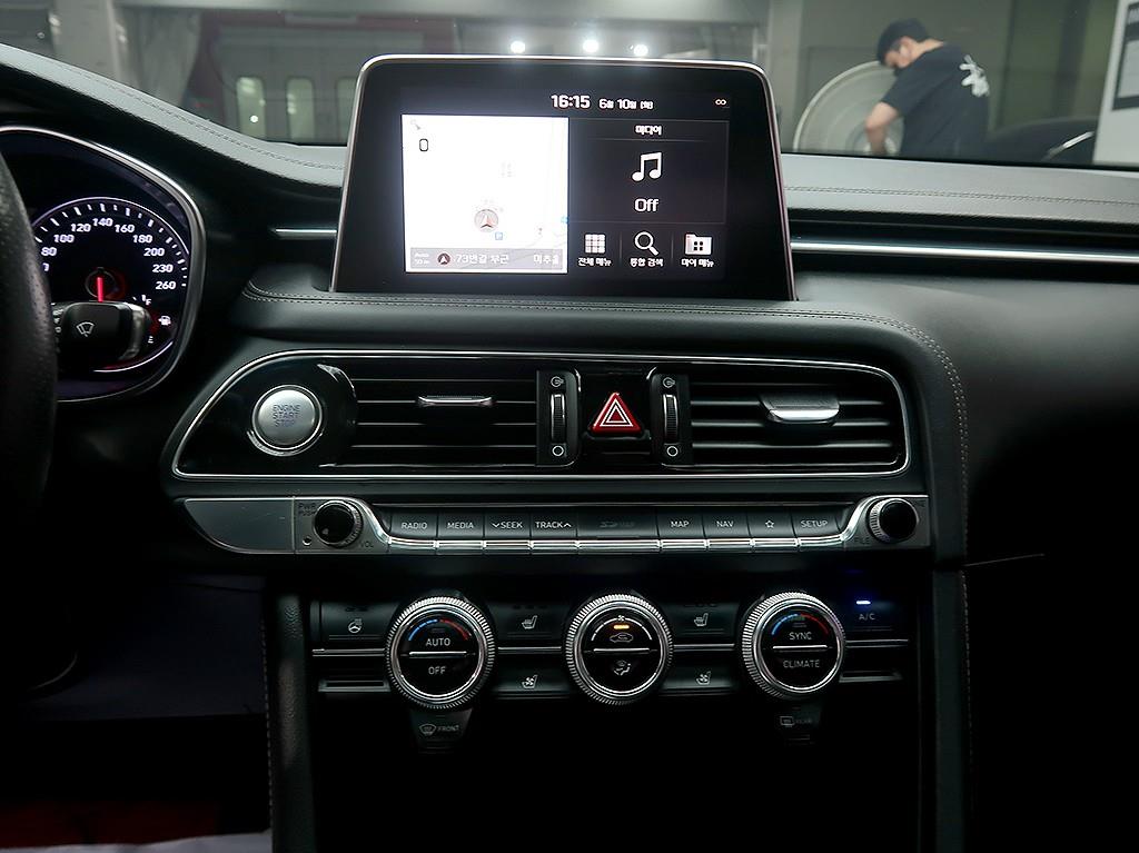 Genesis G70 — photo 09