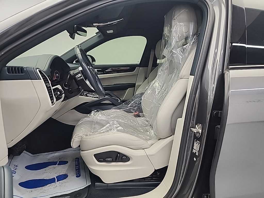 Porsche Cayenne — photo 01