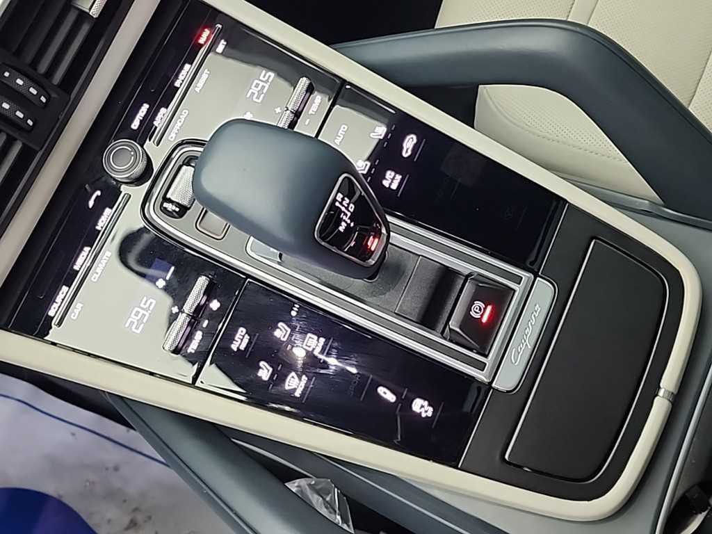 Porsche Cayenne — photo 10