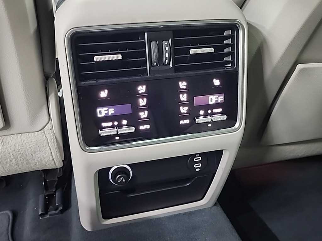 Porsche Cayenne — photo 14