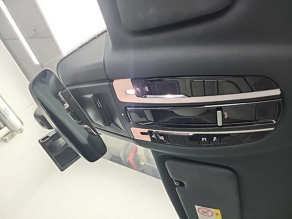 Porsche Cayenne — photo 18