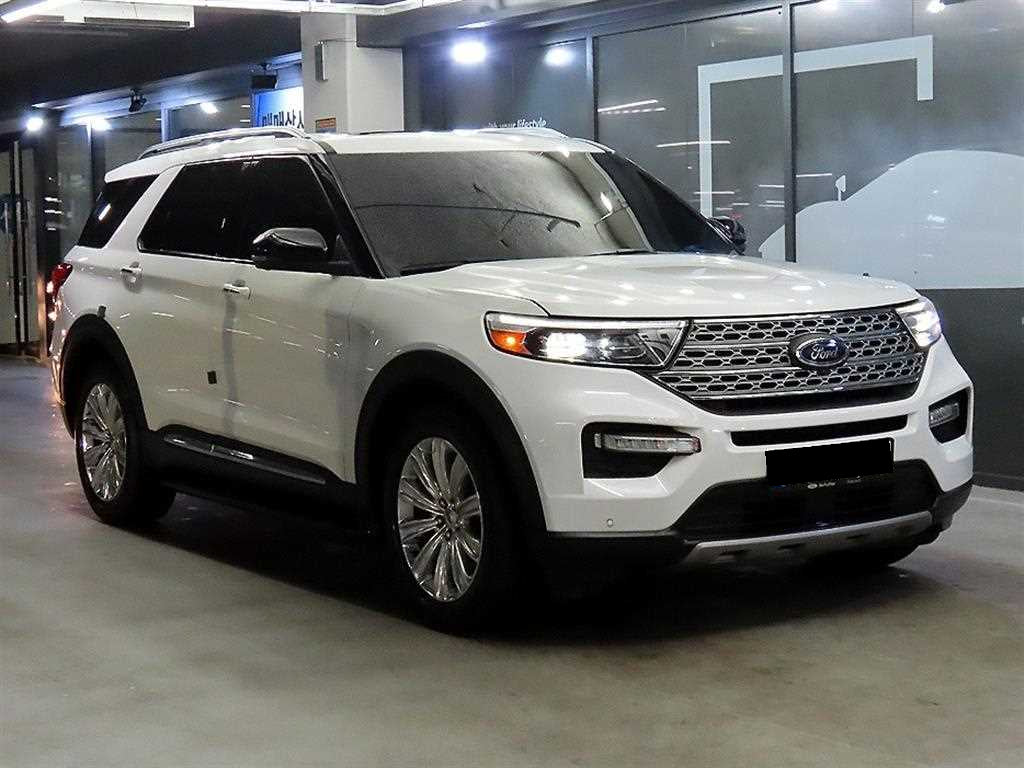 Ford Explorer — photo 01