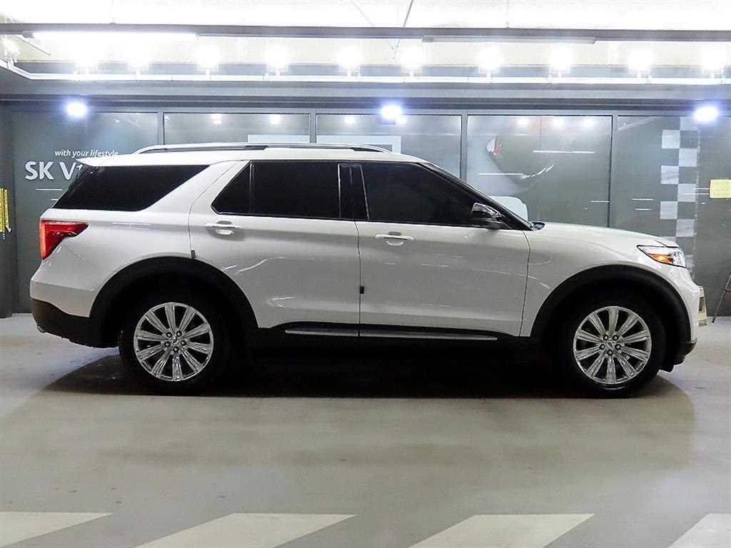 Ford Explorer — photo 03