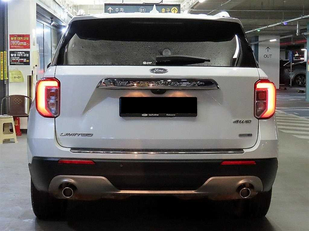 Ford Explorer — photo 05