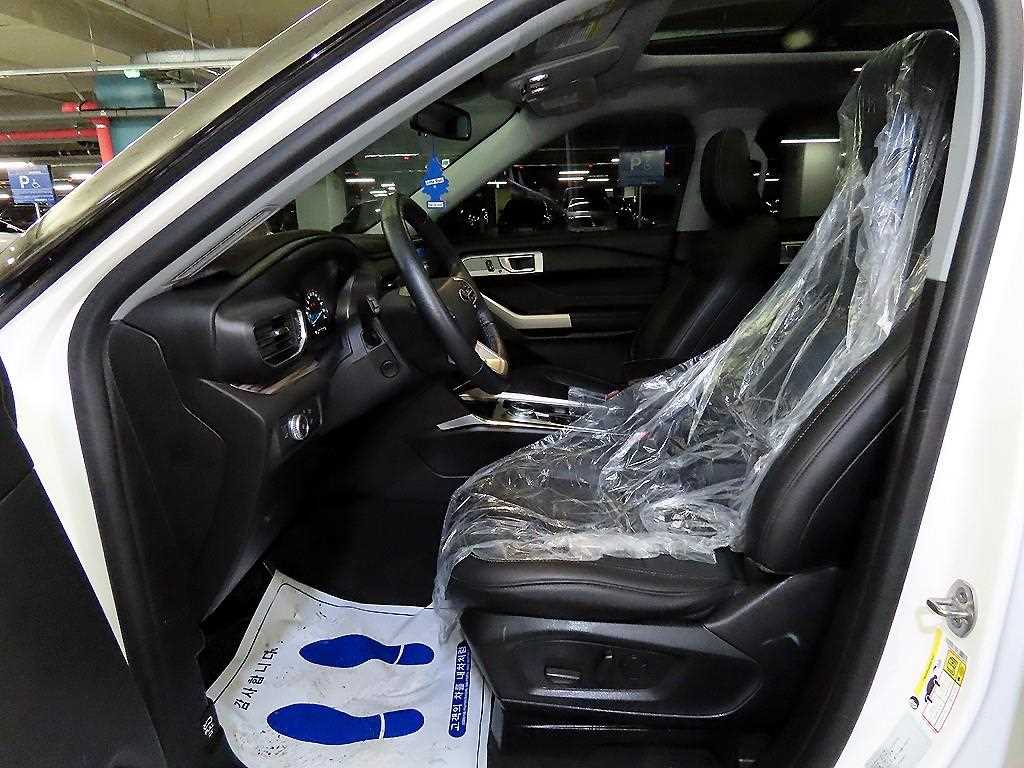 Ford Explorer — photo 06