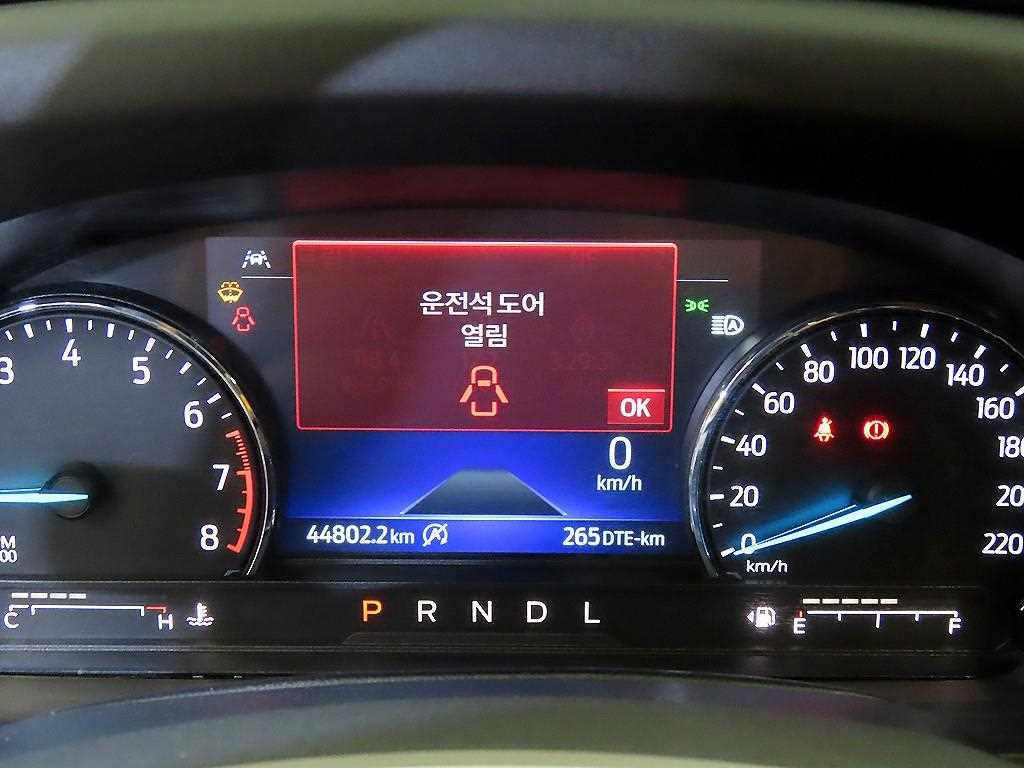 Ford Explorer — photo 09
