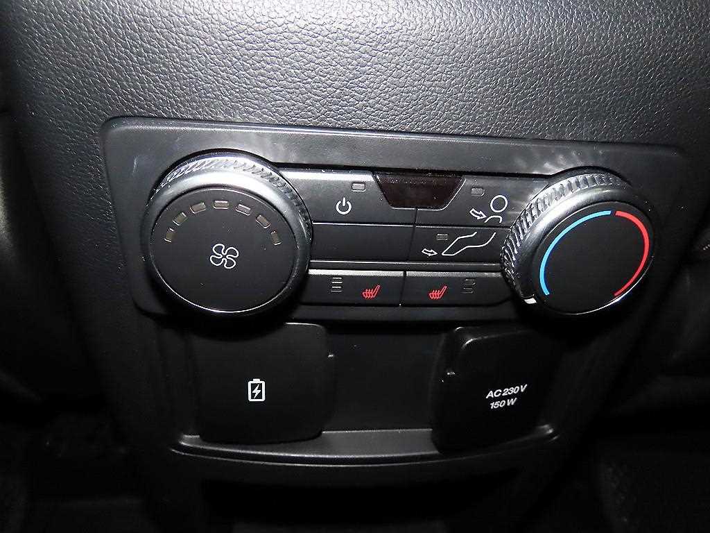 Ford Explorer — photo 14