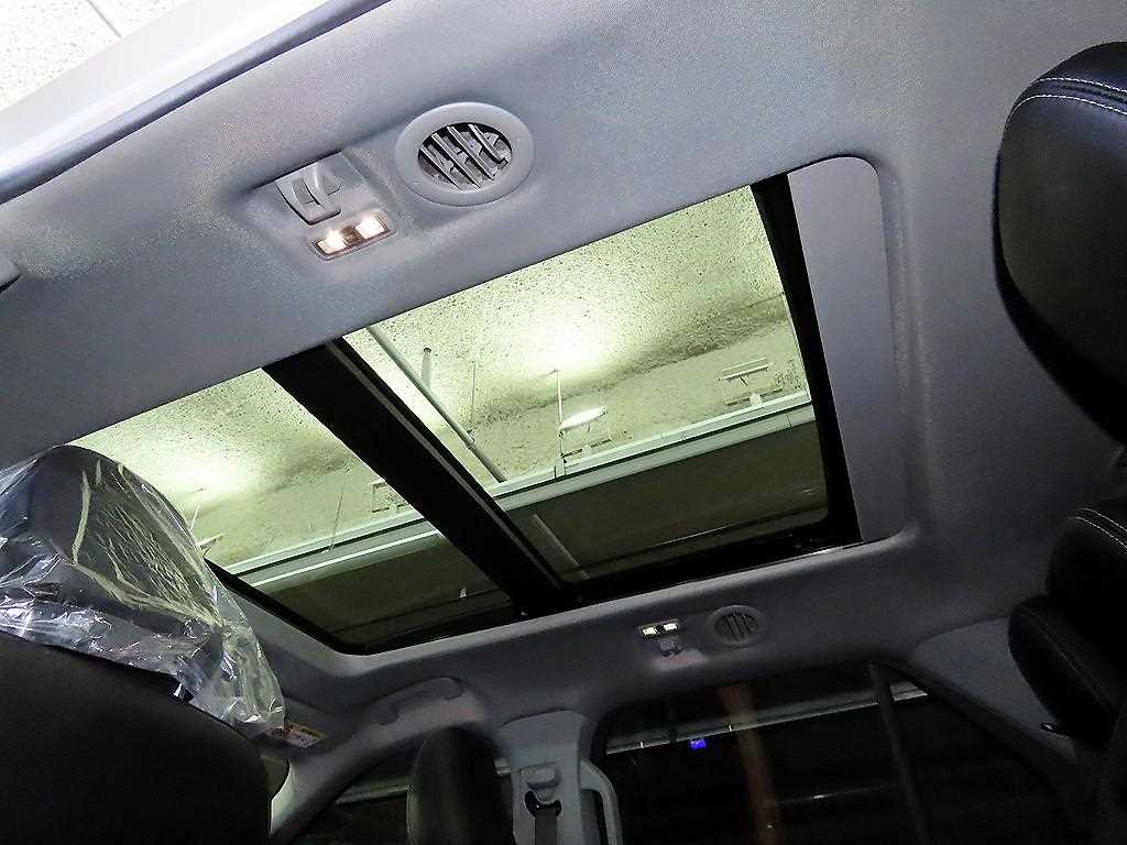 Ford Explorer — photo 16